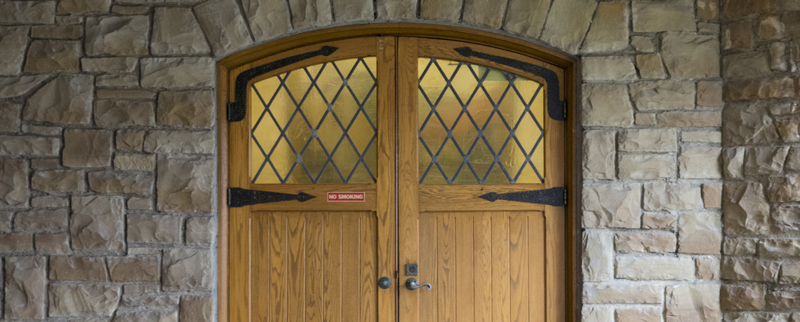 Arched wooden doors at the Wagnalls Memorial Library
